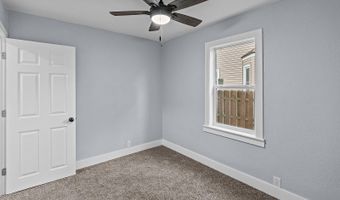 1003 S Rinker Ave, Aurora, MO 65605