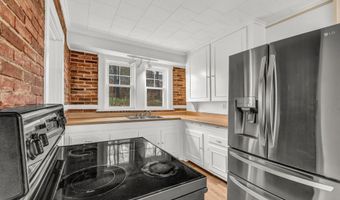 22 Parker St, Bangor, ME 04401