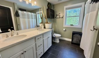 16 Stagecoach Rd, Barrington, NH 03825