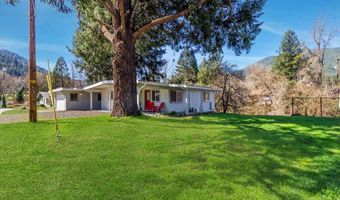 214 W Main St, Rogue River, OR 97537