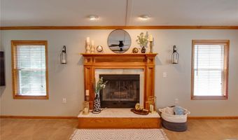 2421 Woodcrest Dr, Alton, IL 62002