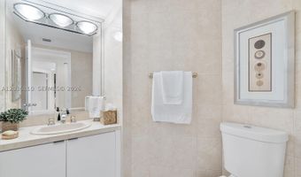 1000 W Island Blvd 2307, Aventura, FL 33160