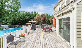44 Devonshire Ct, Middletown, NJ 07748