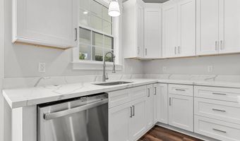 212 Hugo St, Bay St. Louis, MS 39520