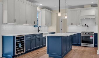 2 Potters Ct, Bayville, NJ 08721