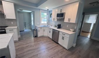 35 Elm St B, Newport, RI 02840