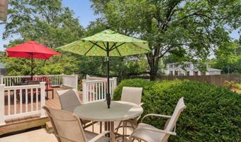278 Oakleigh Woods Dr, Ballwin, MO 63011