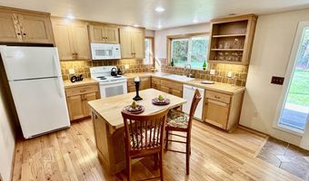 55433 MCKENZIE Hwy, Blue River, OR 97413