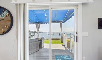 72 Marine Dr, Narragansett, RI 02882