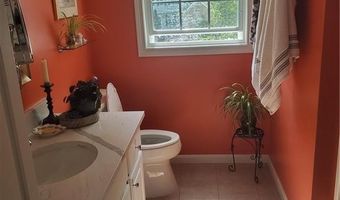 6 Streamview Dr, Cumberland, RI 02864