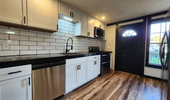 23 W Anderson St, Aurora, MO 65605