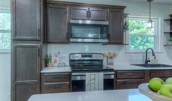 1063 Rolling Meadows Ct, Bartlesville, OK 74006