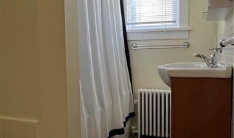 167 Coggeshall Ave B, Newport, RI 02840