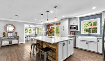 8605 ARDFOUR Ln, Annandale, VA 22003