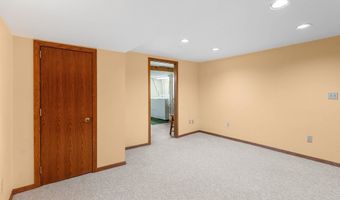 711 OLSON Ave F, Appleton, WI 54914