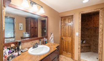 136 1st Ave, Alden, MN 56009
