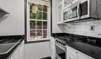 226 N THOMAS St 226-4, Arlington, VA 22203