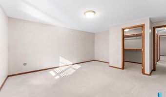 417 E Meadowlark Cir, Brandon, SD 57005