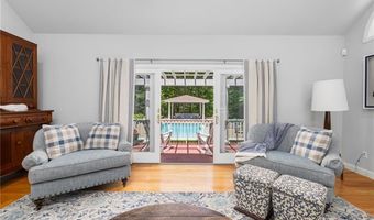 4 Brookfield Ct, East Greenwich, RI 02818