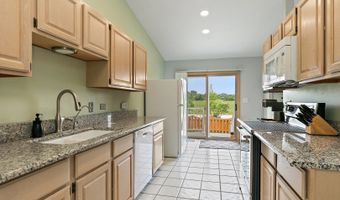 2040 Honey Locust Dr, Algonquin, IL 60102