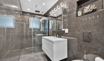2843 S Briarwood Dr E, Arlington Heights, IL 60005
