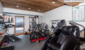 45 Dunvegan Rd, Banner Elk, NC 28604