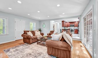 9 Arapaho Rd, Brookfield, CT 06804