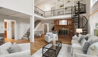 523 Nottingham Dr, Ballwin, MO 63011