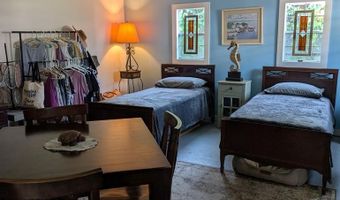 66 8th St, Apalachicola, FL 32320