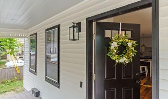11 Sunshine Ct, Newport, RI 02840