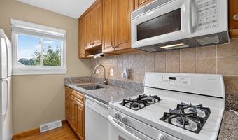 405 Timber Ln 405, Canton, CT 06019