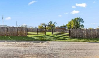 305 N SYCAMORE St, Archer City, TX 76351