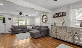33 Fairhaven Rd, Cumberland, RI 02864