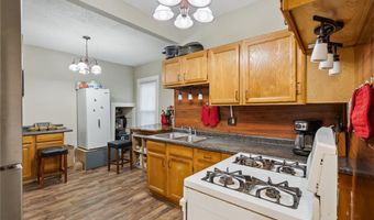 1602 5th Ave SE, Cedar Rapids, IA 52403