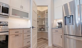 570 Linden Dr. 204, Arnolds Park, IA 51331