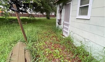 249 N 10th St, Aransas Pass, TX 78336