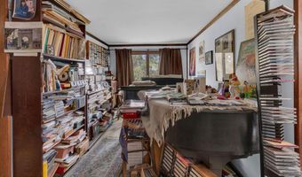 78 Nautilus St, Beachwood, NJ 08722