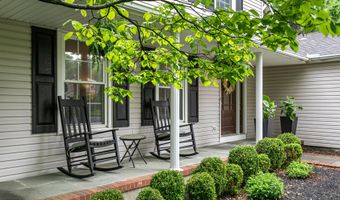 19 Stanley Ln, Middletown, NJ 07748