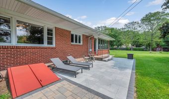 6 Woodlawn Dr, Cromwell, CT 06416