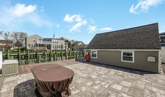 25 Cape Rd, Amityville, NY 11701