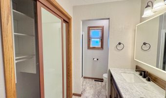 209 10th Ave NW, Bowman, ND 58623