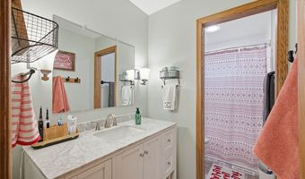 814 SE Uehlamar Dr, Ankeny, IA 50021