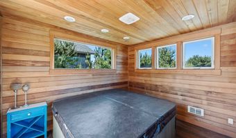 847 CARTER St, Bandon, OR 97411