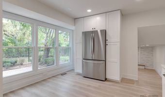 3023 N Windsor Dr, Arlington Heights, IL 60004