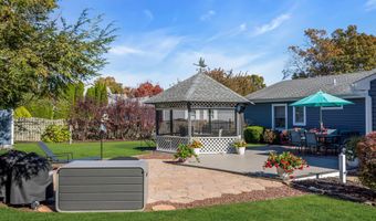 8 Eagle Dr, Bayville, NJ 08721