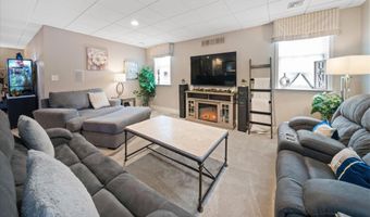 33 WATERTON Dr, Bear, DE 19701