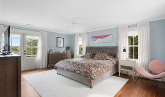 5 Hampden St, Barrington, RI 02806