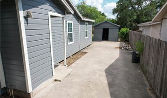 702 Jefferson St, Alice, TX 78332