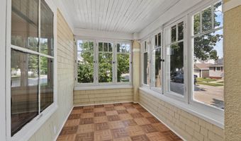 126 YALE St, Green Bay, WI 54303