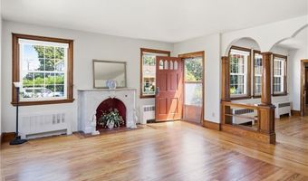 247 W Main Rd, Middletown, RI 02842